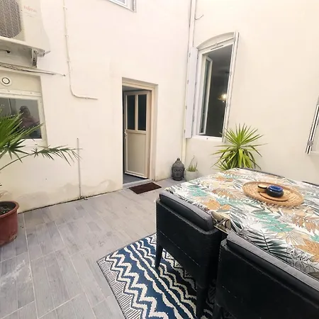 Centre Avec Patio Prive Apartament Nîmes