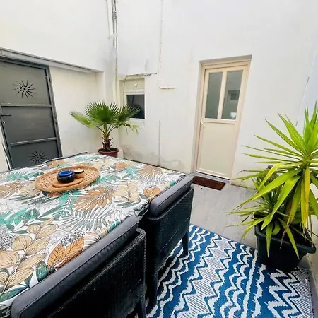 Centre Avec Patio Prive Apartament Nîmes