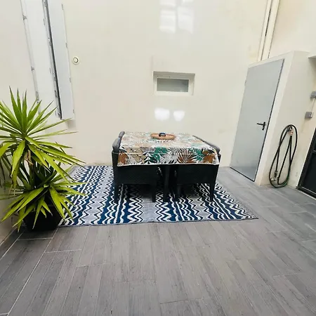 Centre Avec Patio Prive *
